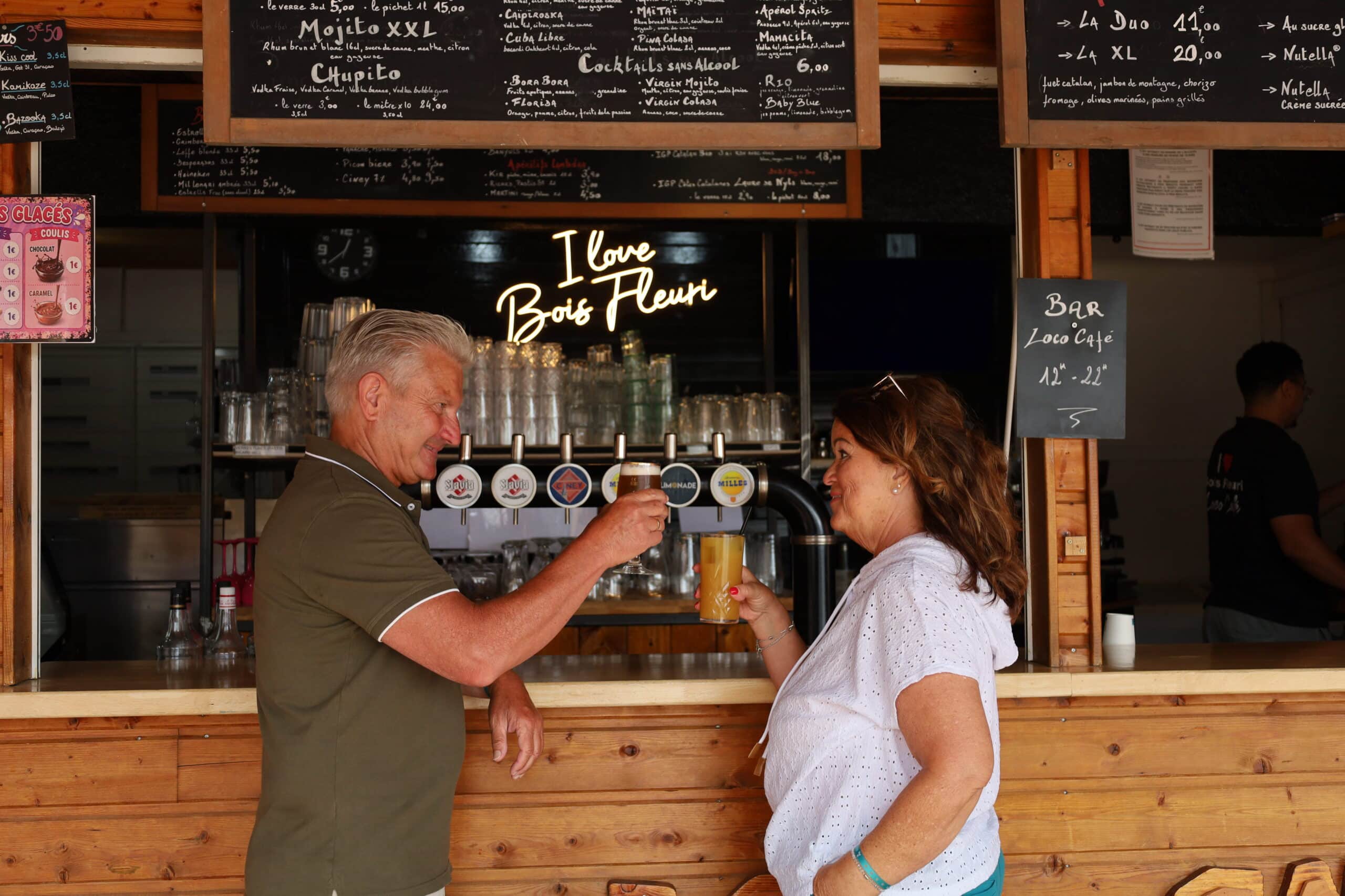 Couple au bar