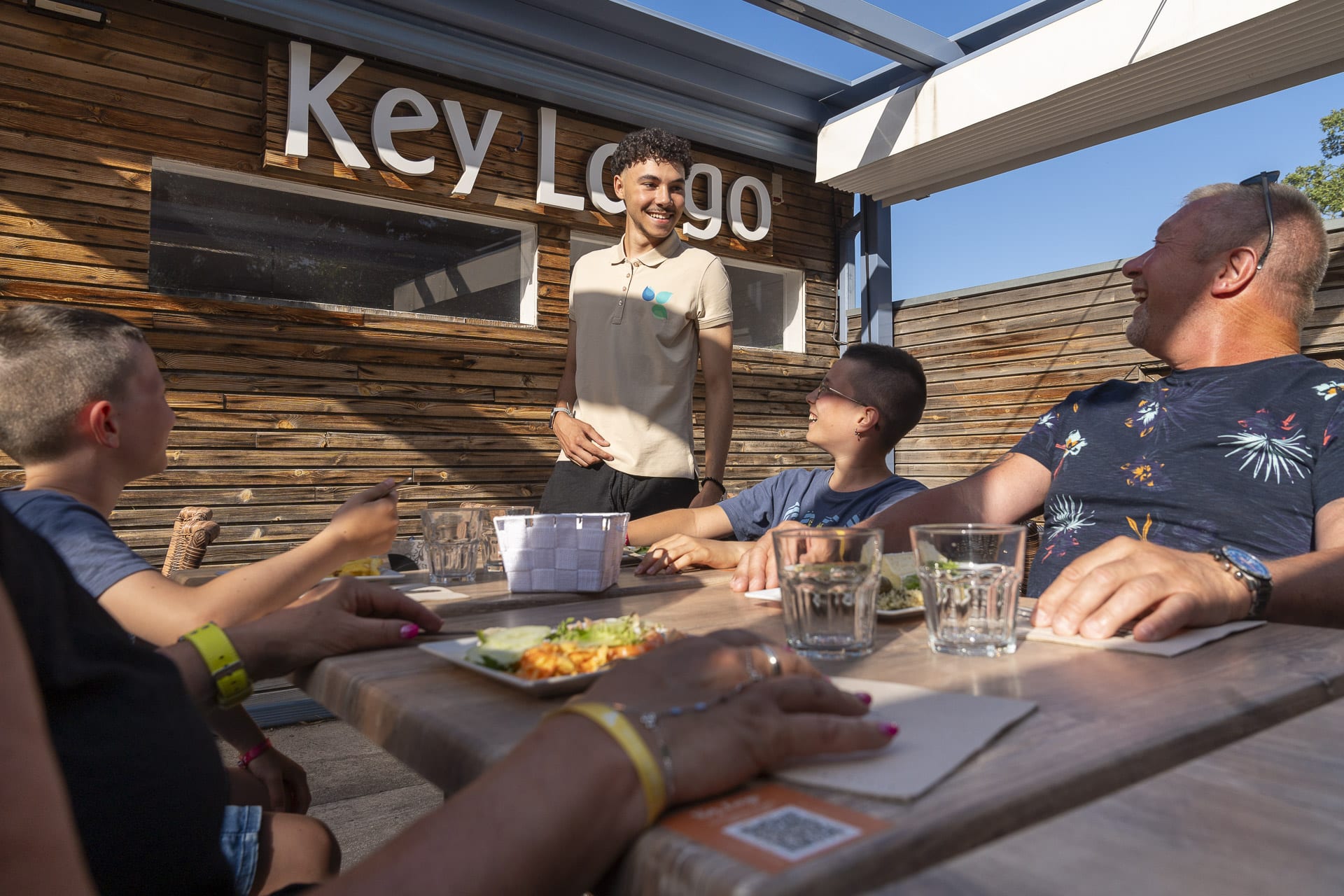 Famille au restaurant Le Key Largo
